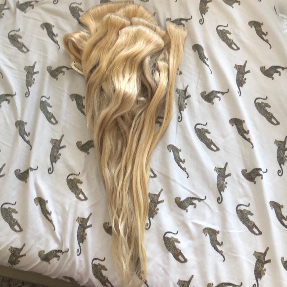 Blonde 20 inch clip in real hair extensions. - Picture 1 of 1
